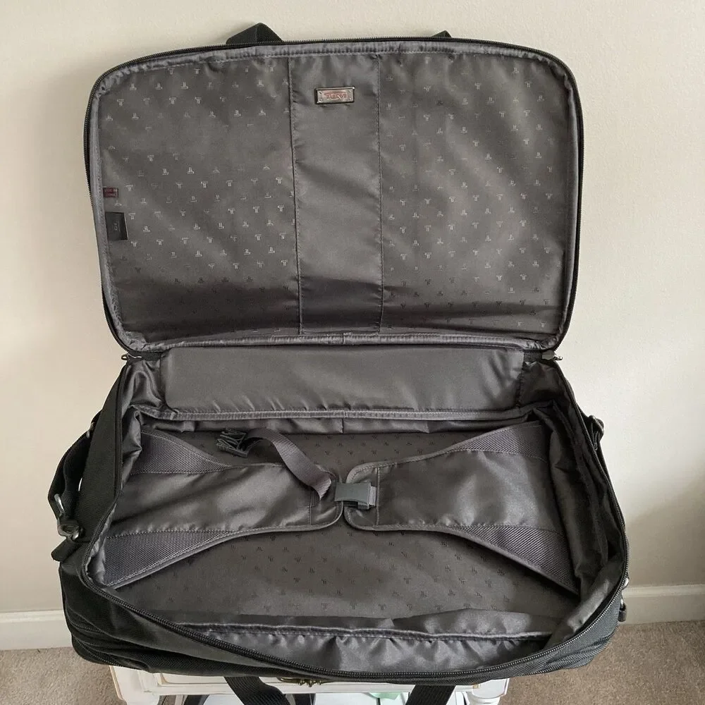 Tumi 22